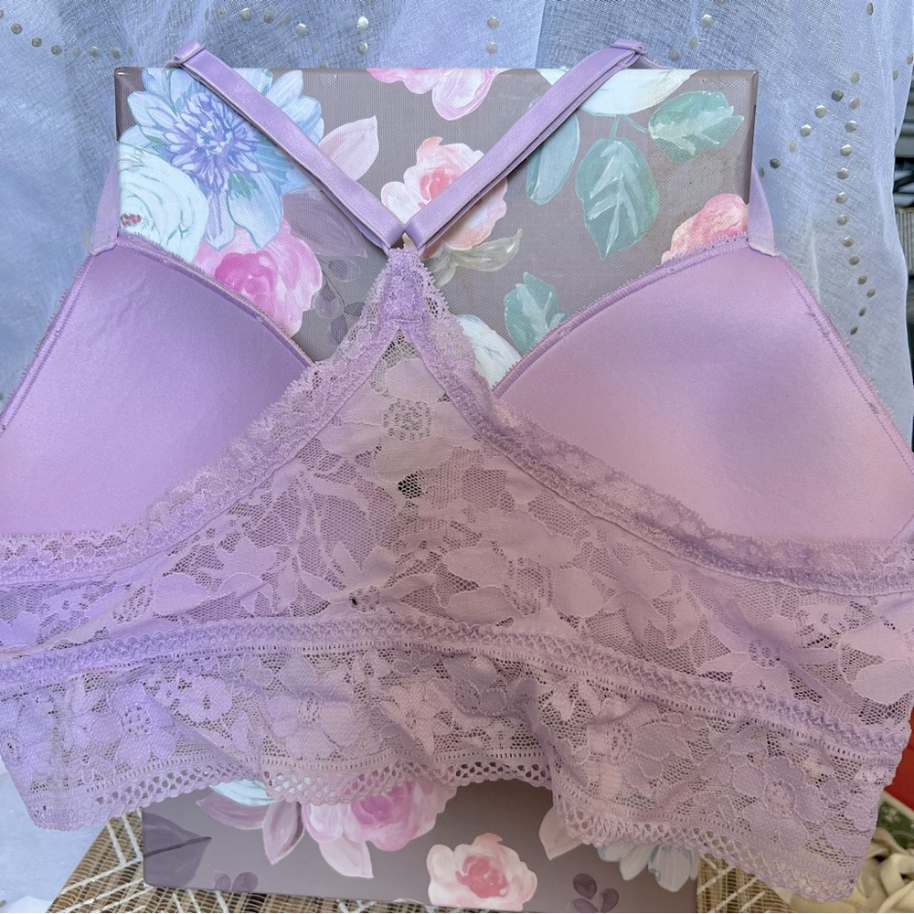 Victoria’s Secret Lace Bralette - Picture 2 of 2